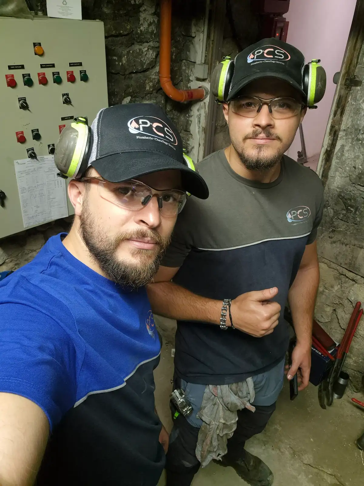 Équipe de plombiers-chauffagistes PCS à Paris, Île-de-France