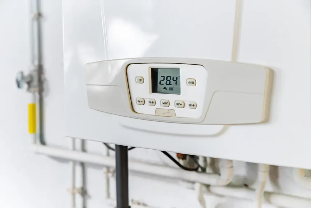 Chaudière murale installée par un chauffagiste à Paris, Île-de-France