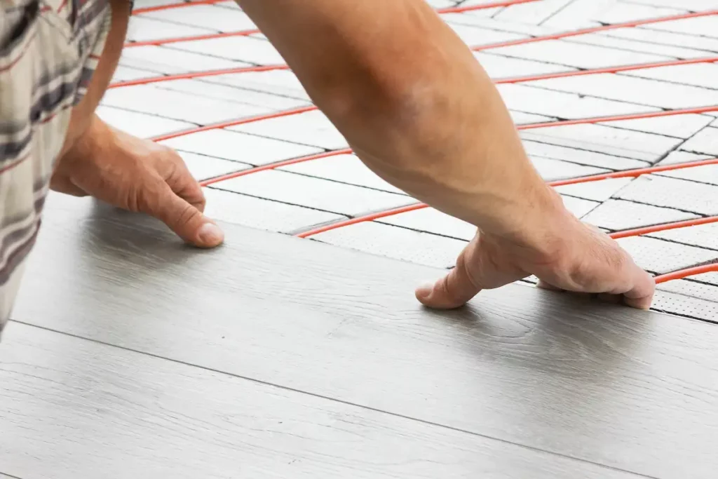 Pose de plancher chauffant par un plombier chauffagiste à Paris, Île-de-France