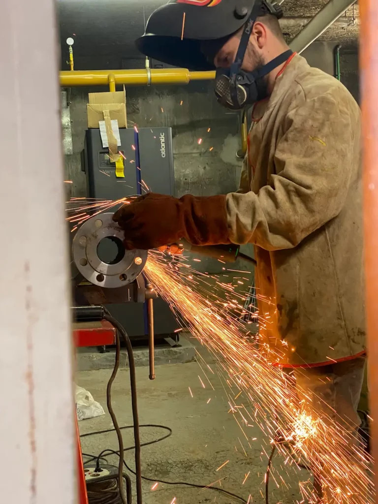 Soudure industrielle tuyauterie par un plombier-chauffagiste à Paris, Île-de-France